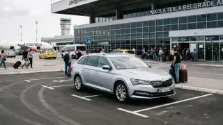 Economy klasa, 3 putnika i 3 kofera